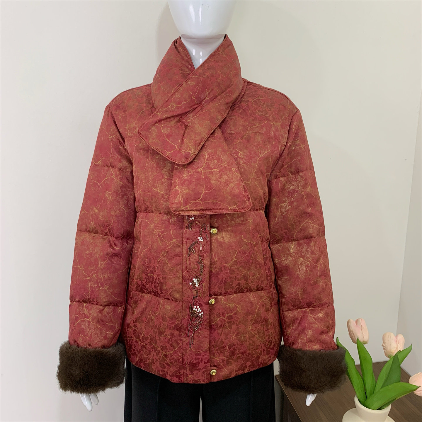 本命年妈妈冬装鹅绒外套过年衣服中老年羽绒服女款老年人保暖棉袄