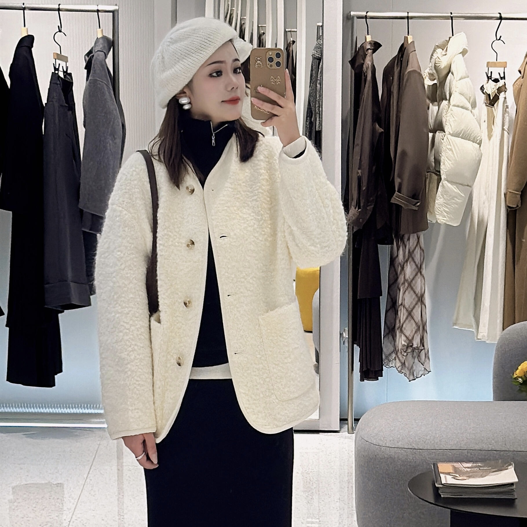 宽松V领纯色羊羔毛外套女