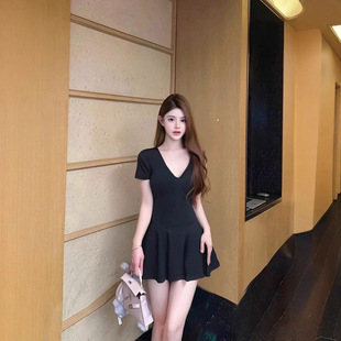 简约大方名媛千金辣妹风A字裙 黑色V领气质收腰显瘦连衣裙女夏季