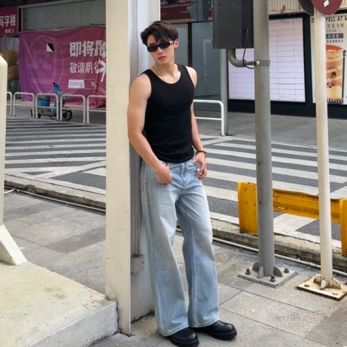 经典水洗蓝牛休闲微喇牛仔裤男
