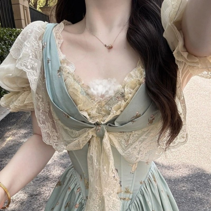 法式田园重工蕾丝拼接鱼骨胸衣连衣裙女度假收腰独特绝美碎花裙子