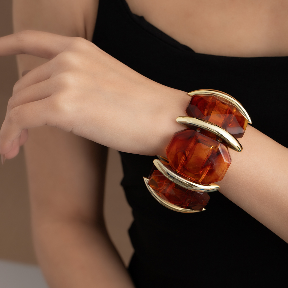 欧美个性琥珀色高级手镯轻奢大气