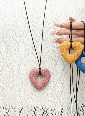 夏日彩色镂空爱心吊坠黑绳项链长