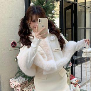 冬季 女圣诞穿搭新年白色拼毛玫瑰斗篷毛茸茸外套包臀裙两件套 套装