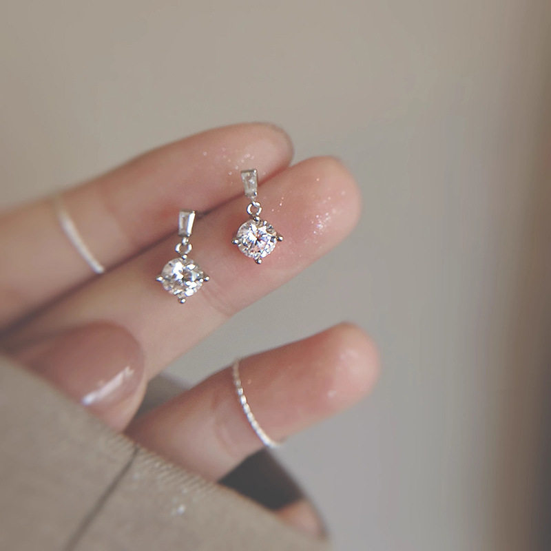 小巧精致几何韩版通勤耳钉女气质