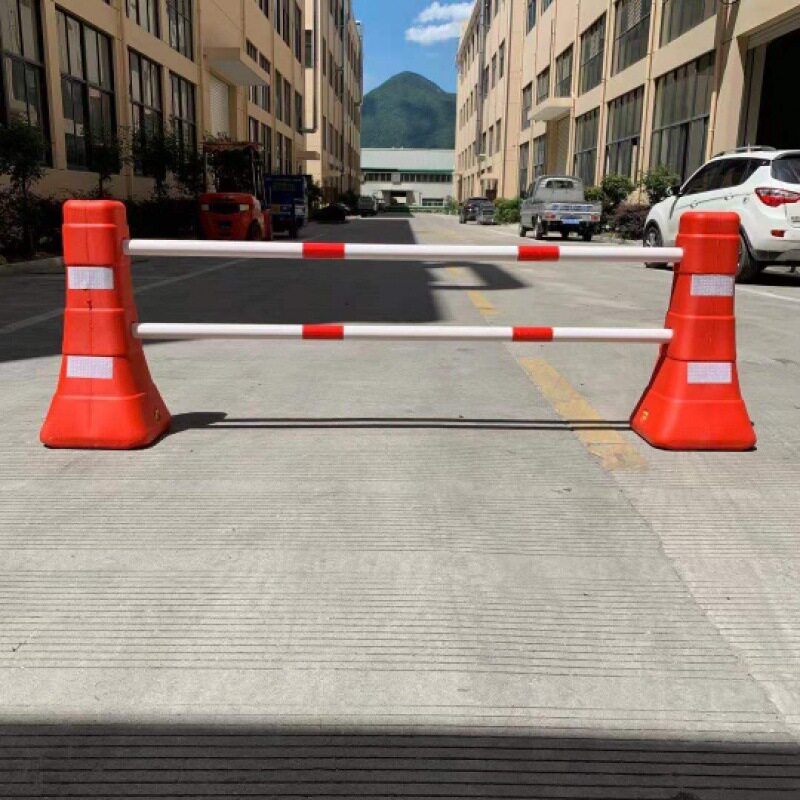 塑料蓝白隔离墩 公路道路护栏围栏警示柱反光小水马防撞桶