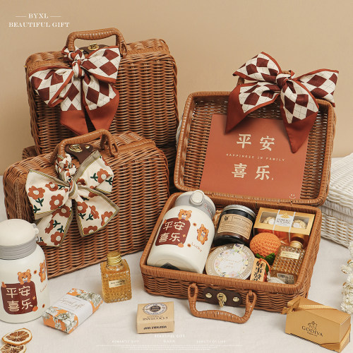 结婚伴手礼女伴娘高档实用婚礼订婚高级姐妹团回礼藤编手提篮礼盒