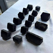 一物一图1.18更新 暗夜归墟 新疆高品天然黑碧玺原矿原石摆件