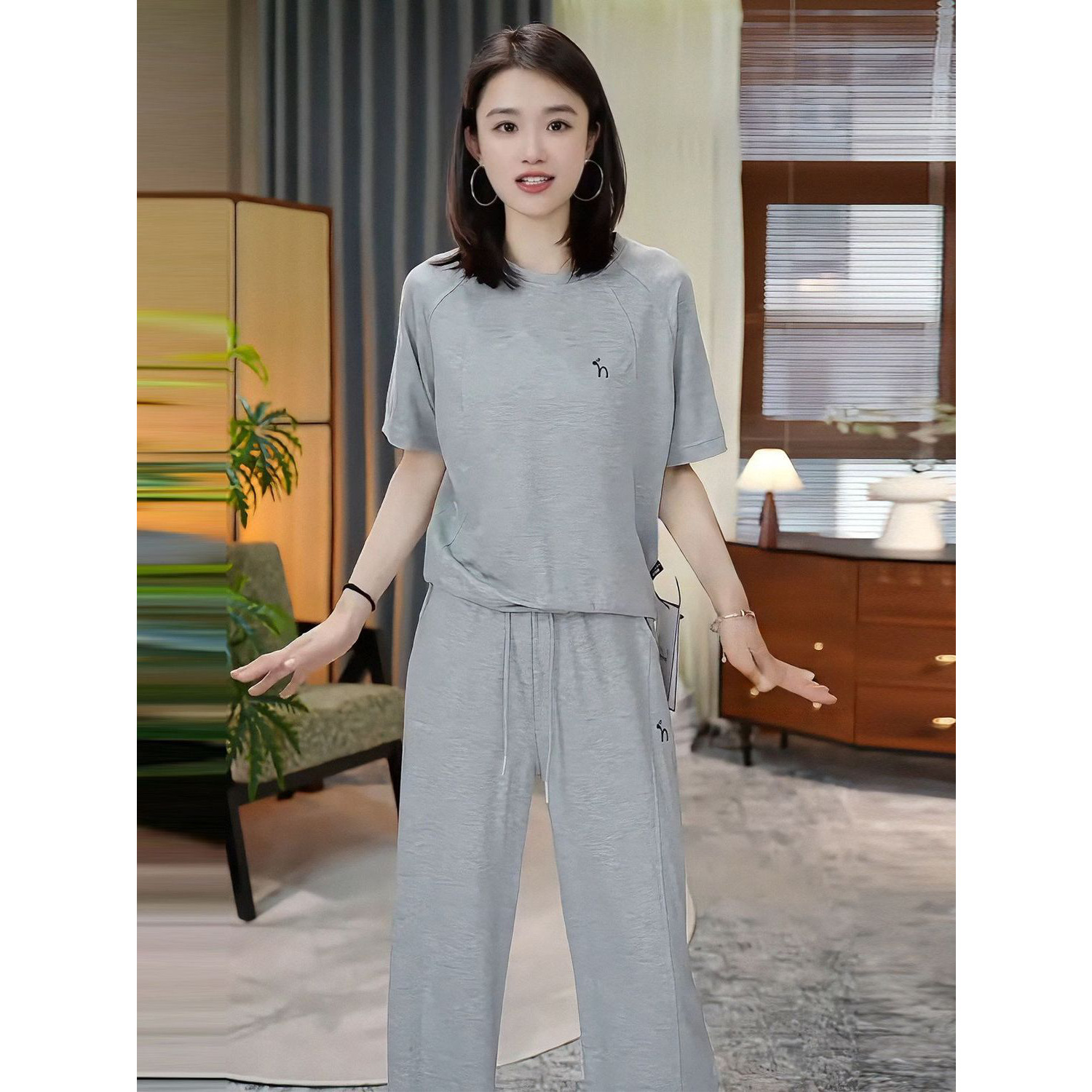 时尚休闲运动服套装女2026夏季新款显瘦圆领短袖上衣阔腿裤两件套