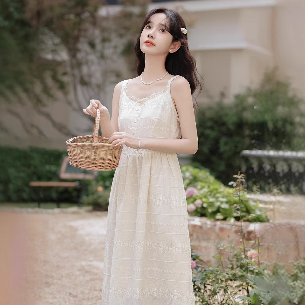 夏季新款穿搭木耳花边v领吊带连衣裙女初高中学生初恋别致长裙