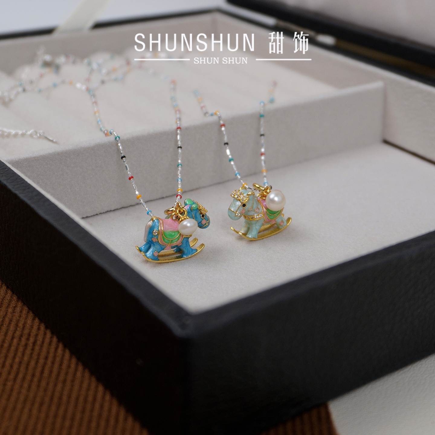 S925纯银珐琅彩小木马项链多巴胺
