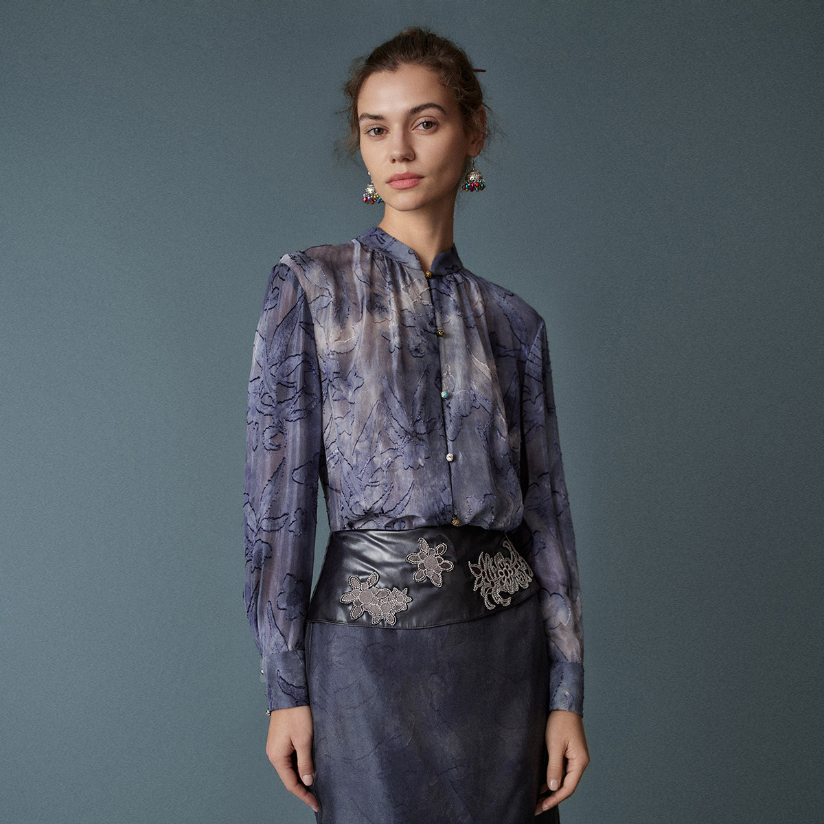 HUI卉琉璃瓦蓝真丝烧花中式立领景泰蓝珠非遗衬衫上衣2026春新款,女装/女士精品,真丝上装,淘宝优惠券,粉丝福利购,淘宝优惠卷