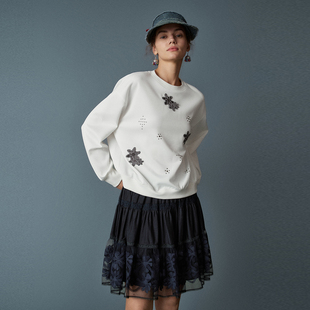 HUI卉空气层玉梅补花绣花纹镶钻落肩袖钉珠圆领卫衣2026春季新款