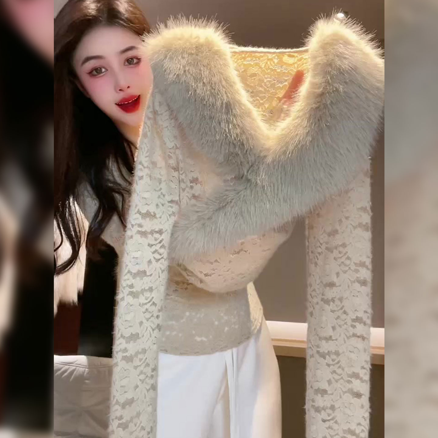 修身显瘦温柔风松弛感小众设计高级感毛领燕麦色上衣女2025冬毛衣