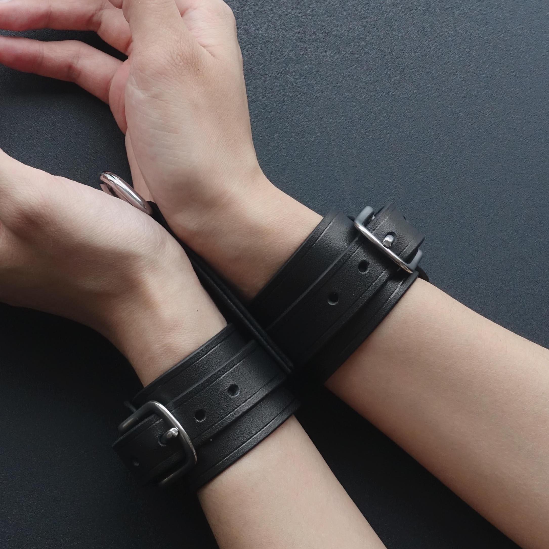 束缚道具【鸦锁】牛皮手铐可调节玩具道具情侣cosplay男女镣铐