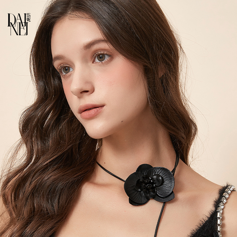 DAINEI岱妮兰花皮革颈链女士