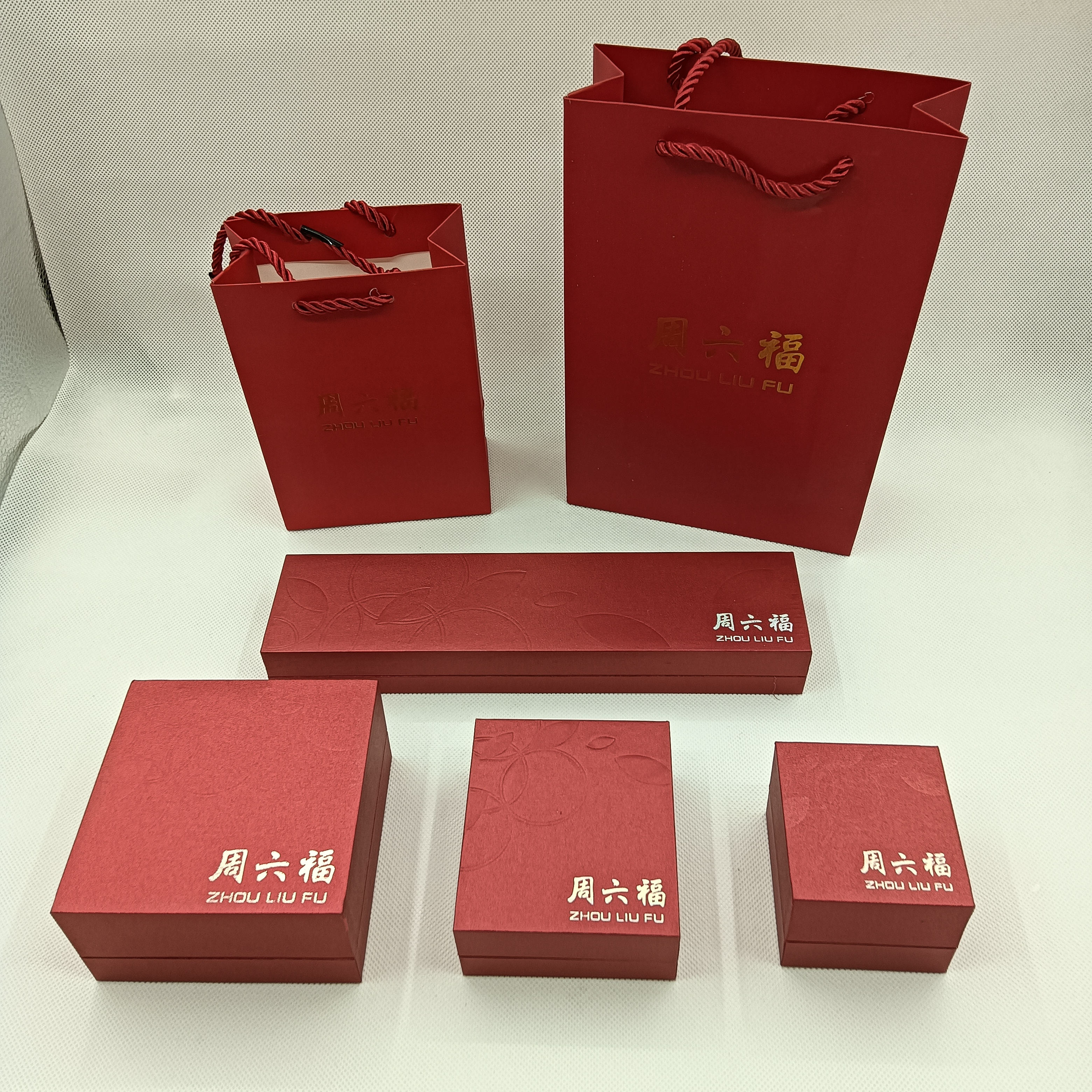 红色花纹周六福手链项链盒清仓