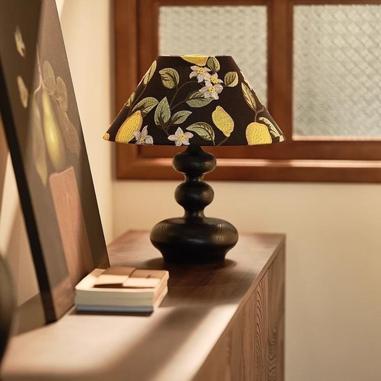 新款刺绣复古风灯卧室法式中古印花设计客厅边柜装饰实木床头台灯