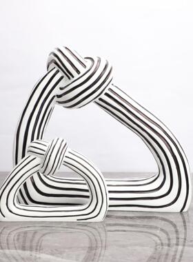 现代简约创意白黑条纹扭结树脂摆件样板房家居玄关客厅软装饰品