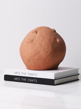 现代简约树脂黑色白色泥丸头摆件书房客厅样板房售楼处轻装饰品