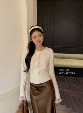 2026春秋新款高端浅淡奶黄色拼接蕾丝山茶花小香风针织毛衣nis潮