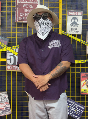 核爆炸旗舰店紫色绅士花体字绣花西海岸奇卡诺全棉休闲短袖衬衫男