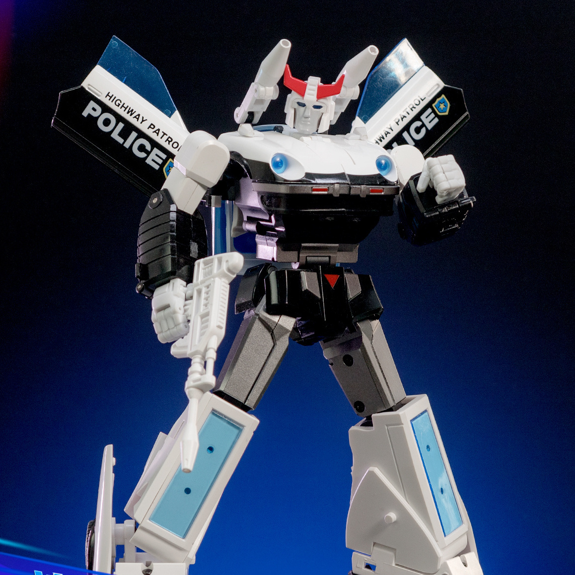 DX9 D18 警车 追捕者 Devetive 变形玩具