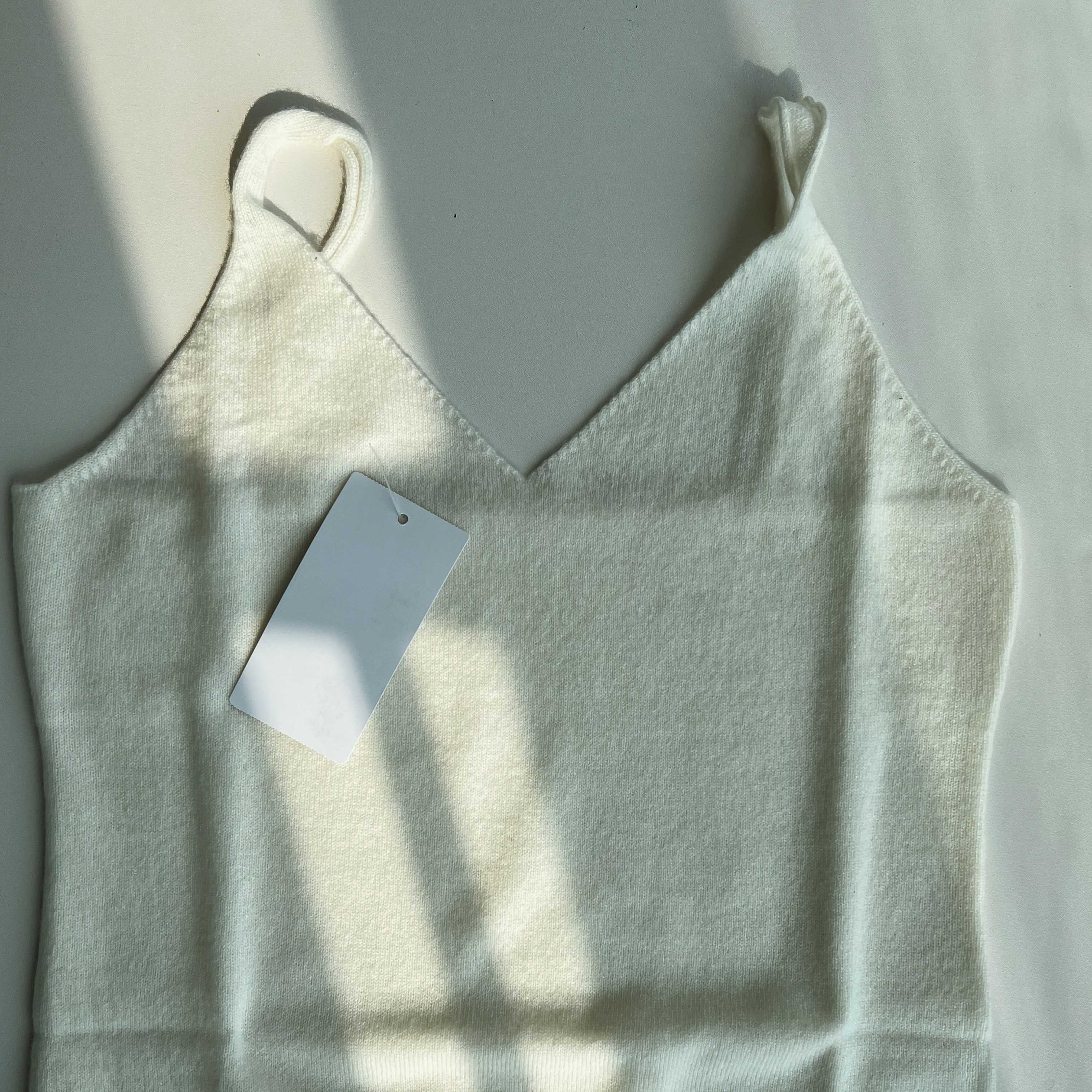 山羊绒V领2024秋冬保暖修身细肩带显瘦100%纯山羊绒针织吊带内搭