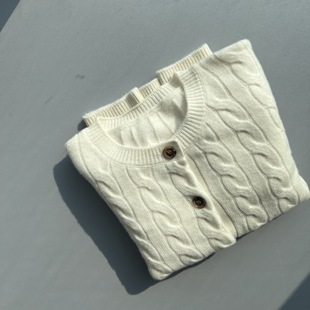 圆领100%纯羊绒针织开衫女三股加厚宽松通勤百搭麻花针织短款外套