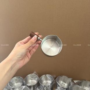 米诺家304不锈钢量杯木柄量勺调味杯西餐牛排酱汁盅番茄小蘸料杯