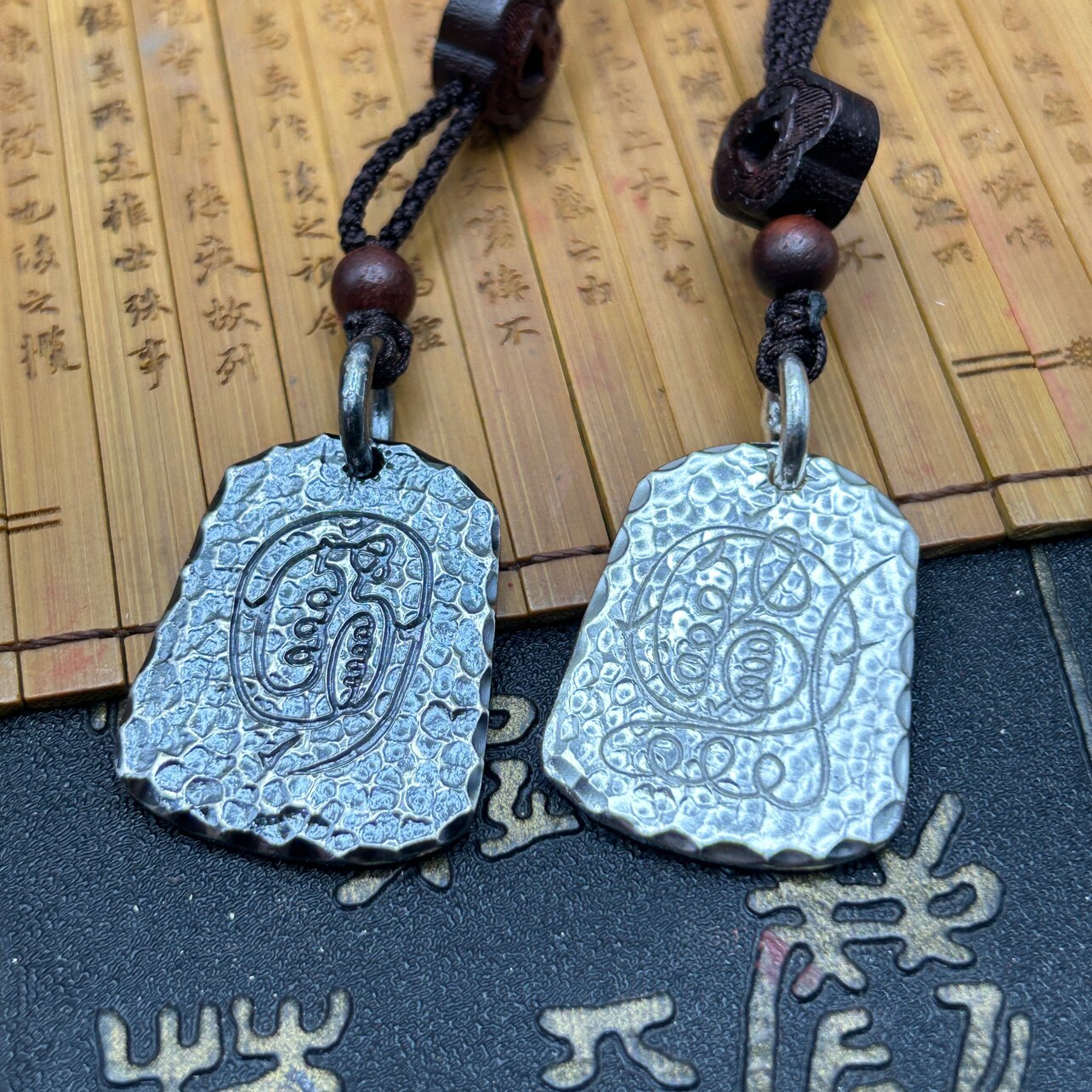 原创定制复古999纯银金光印金光咒护随身符足银吊坠锤纹男女吊牌图片