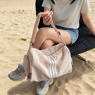 2026新款 百搭单肩包斜挎包 瑜伽包便携轻巧旅行包女运动健身包时尚