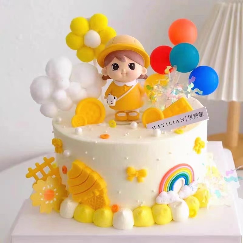 网红蛋糕装饰摆件黄帽雨衣黄衣女孩可爱玩偶儿童节生日装扮插件