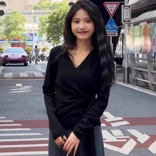高级感V领针织衫女春秋冬季新款大码胖mm内搭打底不规则收腰上衣
