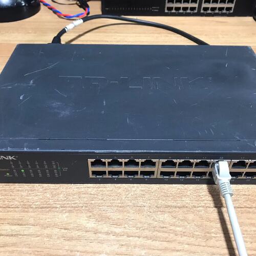 可维修TP-LINK24口百兆交换机TL-SF1024D，功能议价