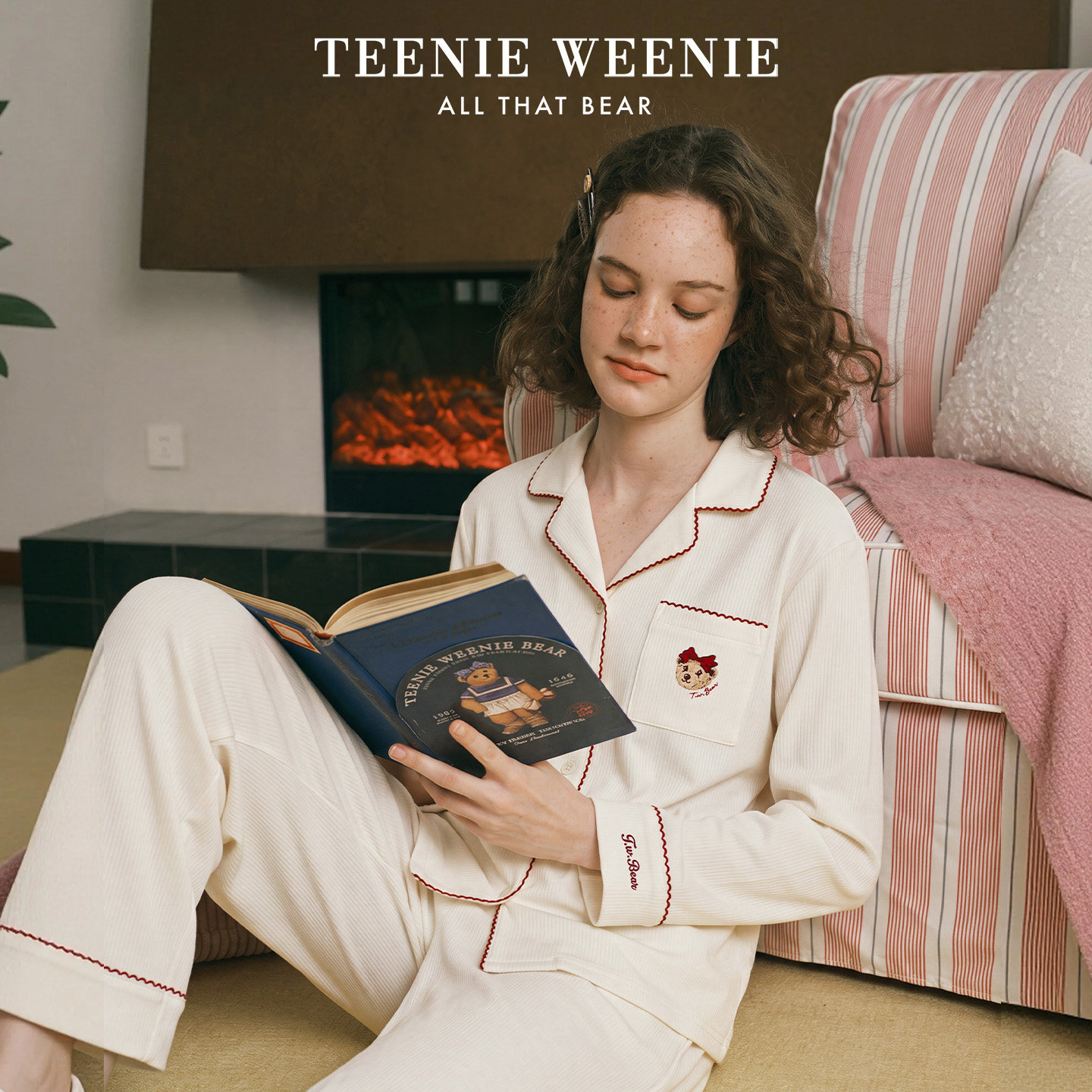 TeenieWeenie冬季睡衣女款法兰绒新款小熊刺绣翻领家居服慵懒风