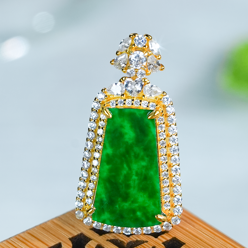 翡翠吊坠无事牌天然冰辣阳绿翡翠A货玉坠镶嵌精致龙石翡翠单吊坠