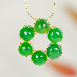 K金镶嵌天然和田玉碧玉项链时尚设计款菠菜绿蛋面梅花吊坠