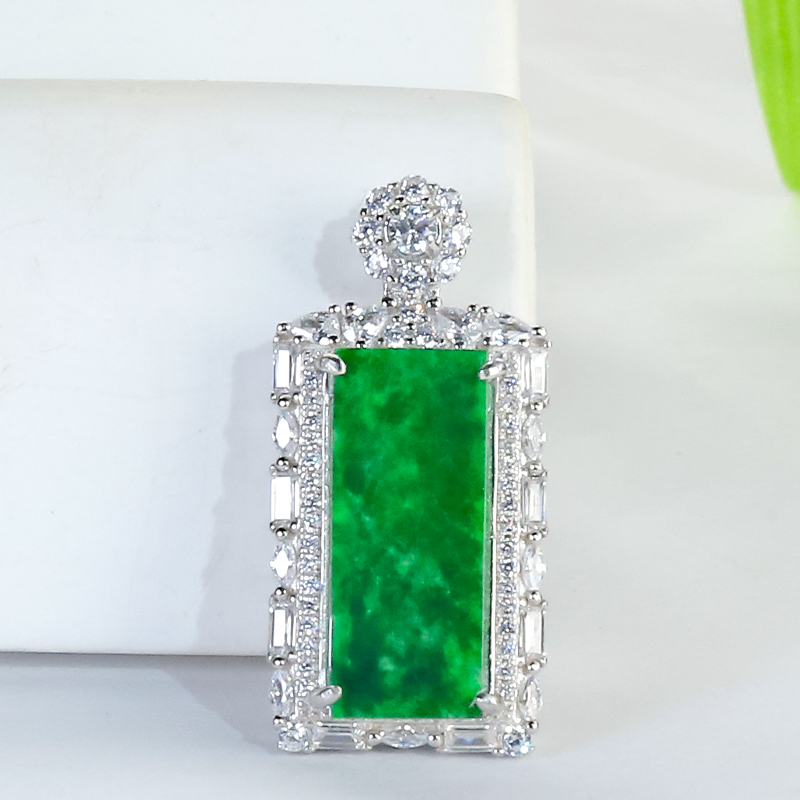 925银镶嵌天然翡翠A货精致满锆满辣绿翡翠银白色无事牌吊坠送礼