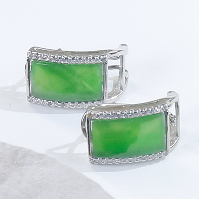 天然和田玉精致时尚和田玉碧玉银白色无事牌耳钉耳拍一对