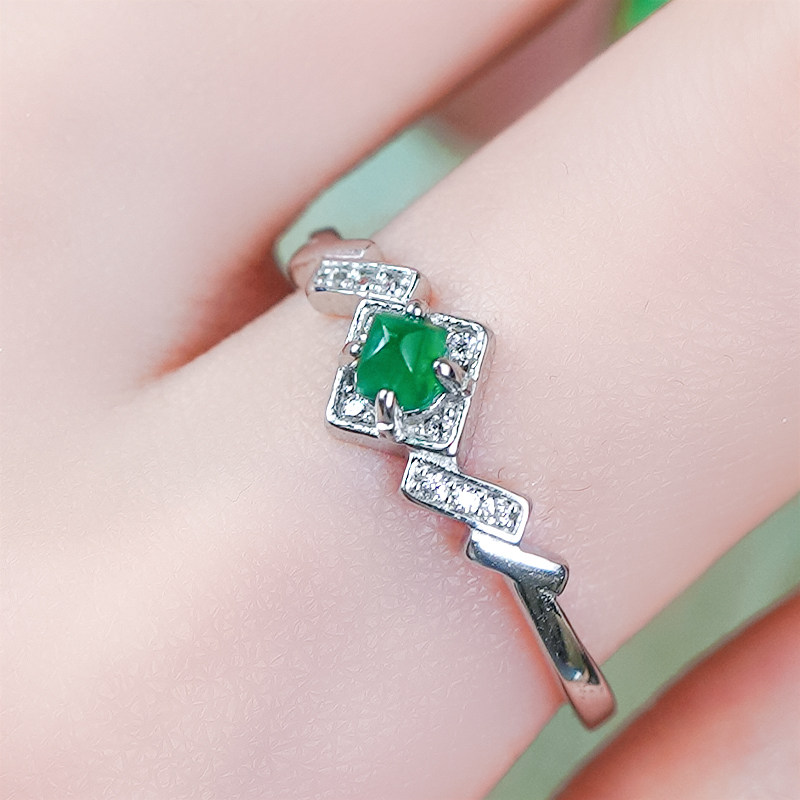 天然翡翠A货银镶嵌精致简约冰种阳绿翡翠菱形小蛋面戒指