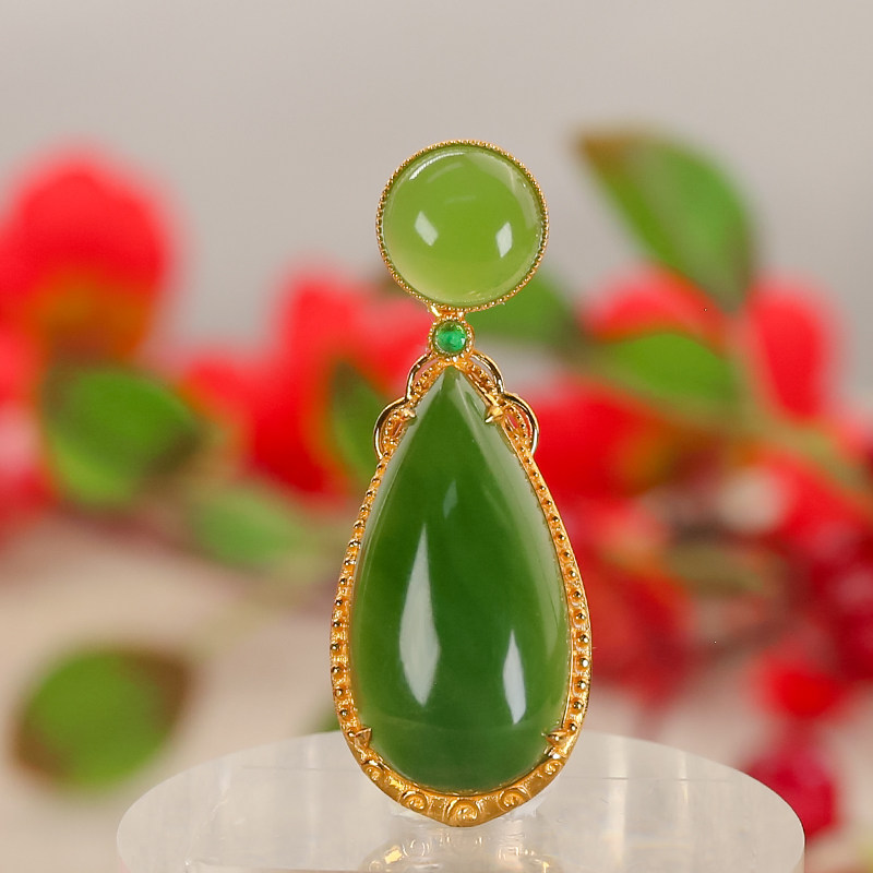 洛丽亚14K金天然和田玉 满绿碧玉水滴大圆顶珠款吊坠