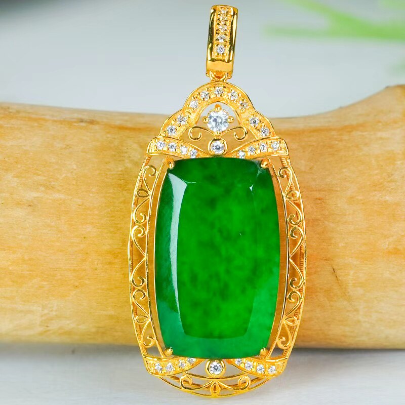 18K金镶嵌天然翡翠无事牌吊坠精致镂空满绿龙石翡翠祥云皇冠方牌