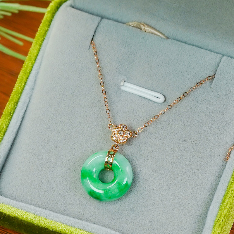 18K金镶嵌天然翡翠吊坠A货时尚简约百搭飘阳绿平安扣玉坠