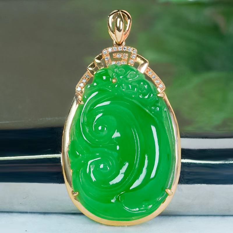 洛丽亚18K金镶嵌天然和田玉精美苹果绿碧玉如意吊坠送妈妈礼物