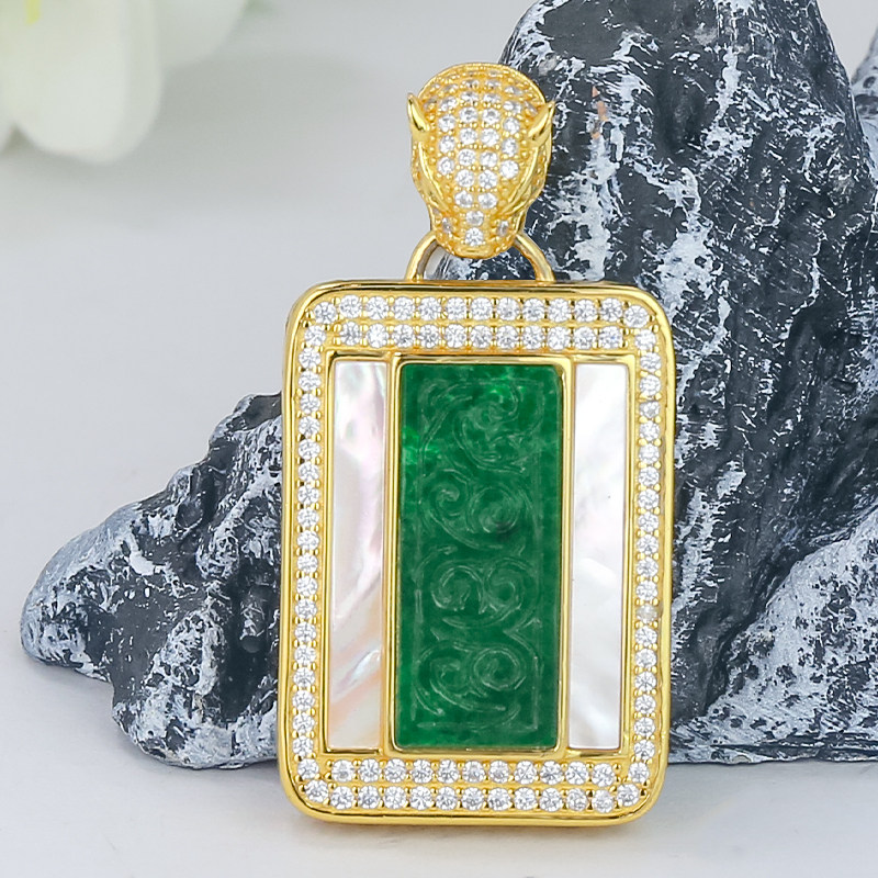 送老婆送爱人天然翡翠A货银925镶嵌精美辣绿翡翠龙纹雕花方牌吊坠