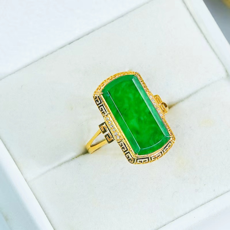 18K金镶玉天然翡翠戒指A货龙石满绿无事牌回纹镂空戒