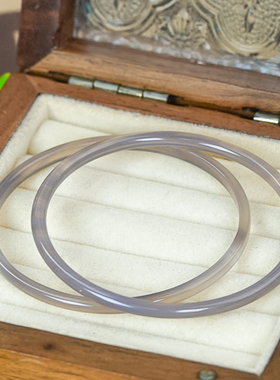 送孩子天然玛瑙时尚简约冰透细条手镯叮当镯一对