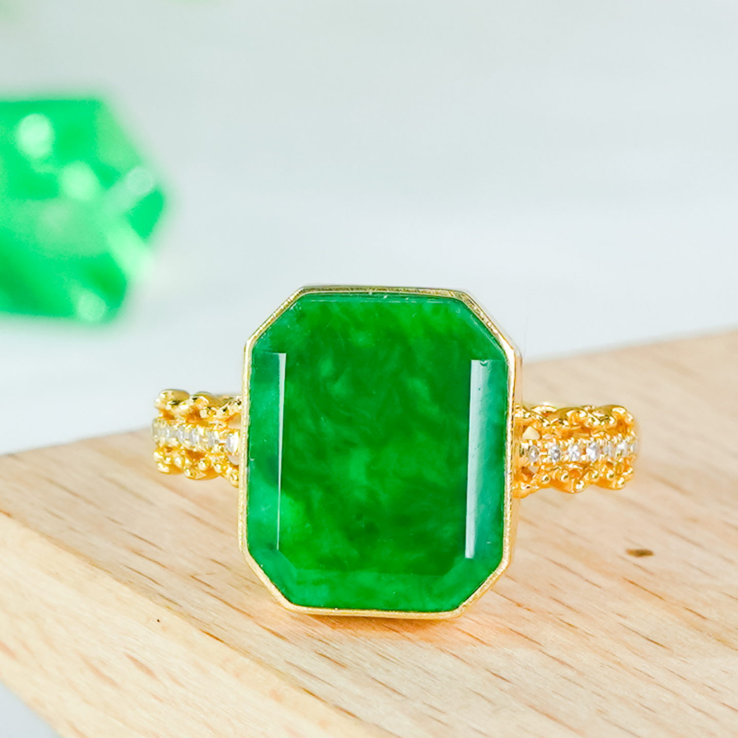 18K金镶嵌天然无事牌翡翠戒指A货满绿龙石八角牌戒指时尚镂空设计