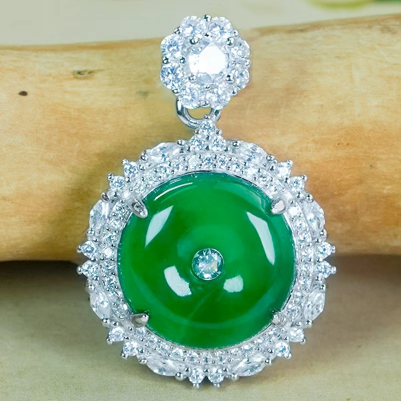 天然翡翠玉平安扣吊坠银镶嵌精致小巧冰透冰辣绿翡翠绿圆牌项链